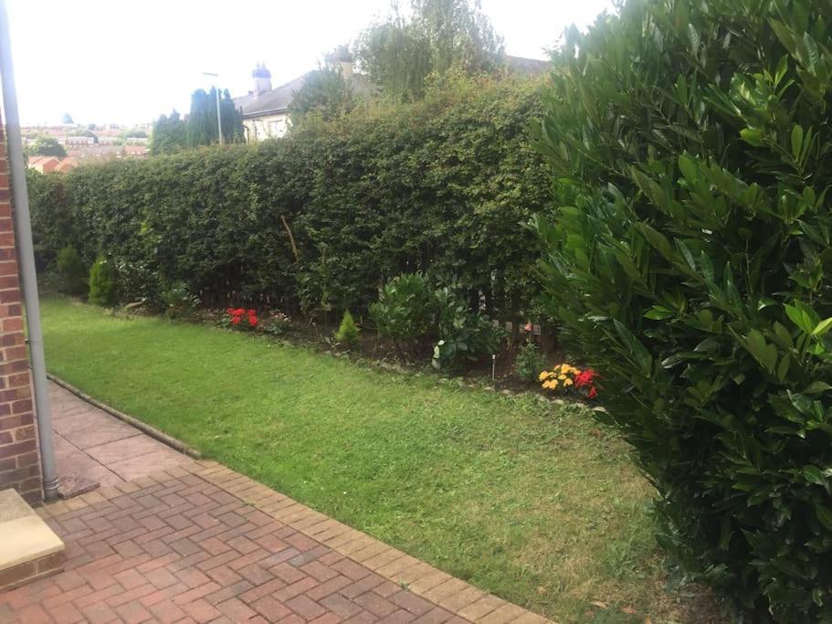 Princess 3 Bedroom House + Offstreet Parking +Wifi Leeds (West Yorkshire) Exterior foto